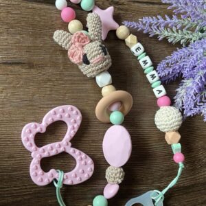 Horgolt nyuszis rágcsa- és cumilánc pillangóval - Image 1