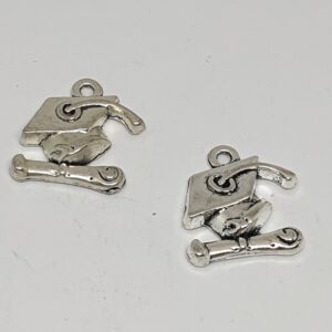 Oklevél és diplomasapka - Image 1